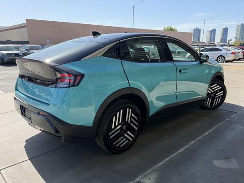 Seabreeze Blue Pearl/Black 2026 Nissan Leaf SV+