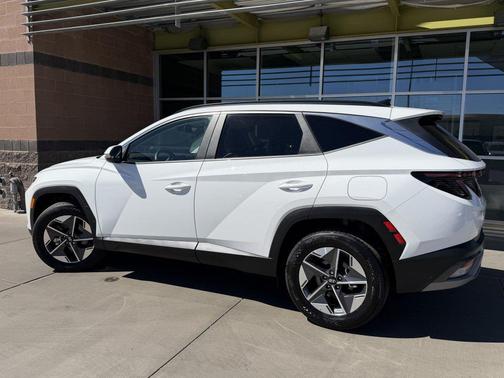 Serenity White Pearl 2025 Hyundai TUCSON SEL Convenience