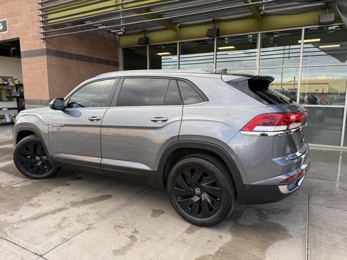 2024 Volkswagen Atlas Cross Sport 2.0T SE w/Technology 4MOTION