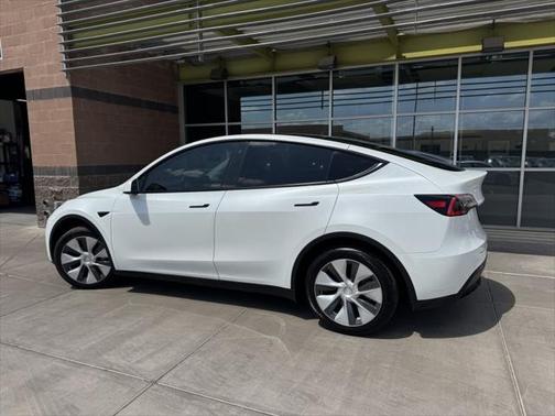 2022 Tesla Model Y Long Range Dual Motor All-Wheel Drive