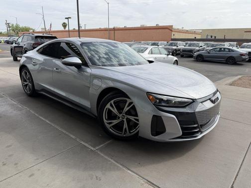 Suzuka Gray Metallic 2022 Audi e-tron GT Premium Plus