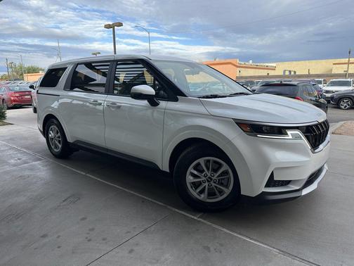 2024 Kia Carnival LX