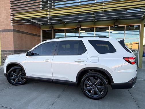 2023 Honda Pilot AWD Sport