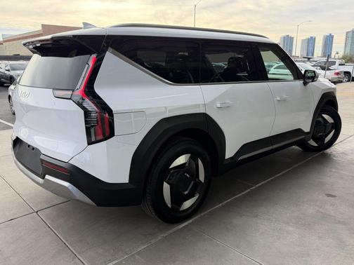 2025 Kia EV9 Wind