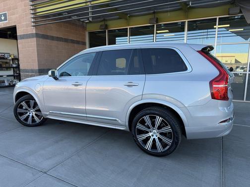 2024 Volvo XC90 Recharge Plug-In Hybrid T8 Core Bright Theme