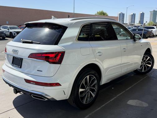 Ibis White 2023 Audi Q5 45 S line Premium Plus