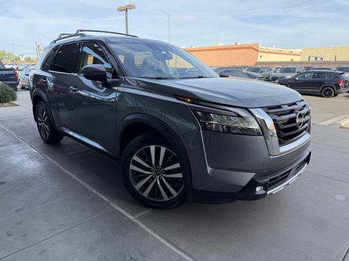 2022 Nissan Pathfinder Platinum 2WD