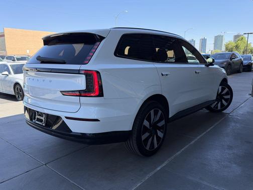 Crystal White Metallic 2025 Volvo EX90 Ultra, Twin Motor Performance, Fully electric, 7 Seats