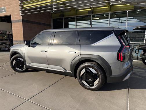 2024 Kia EV9 Light Long Range