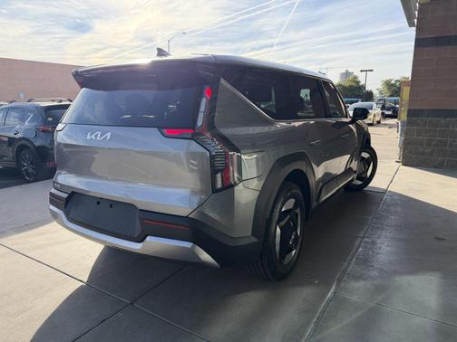 2024 Kia EV9 Light Long Range