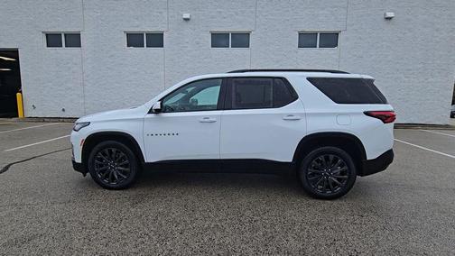 Summit White 2023 Chevrolet Traverse RS