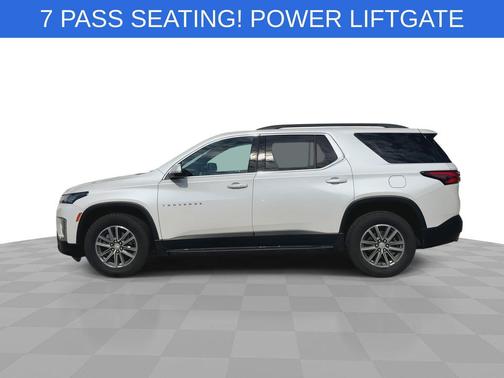 Iridescent Pearl Tricoat 2022 Chevrolet Traverse LT Cloth