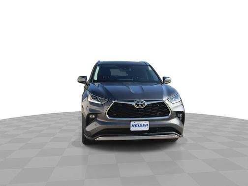 Magnetic Gray Metallic 2021 Toyota Highlander Platinum