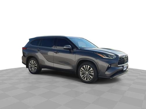 Magnetic Gray Metallic 2021 Toyota Highlander Platinum