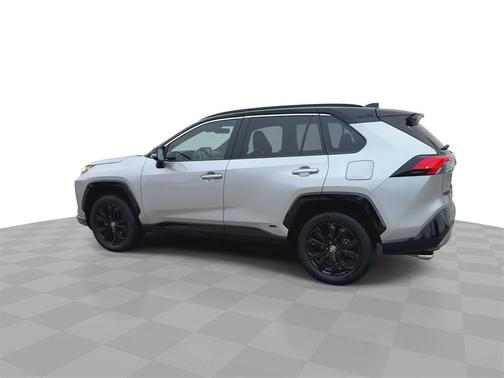 2022 Toyota RAV4 Hybrid SE