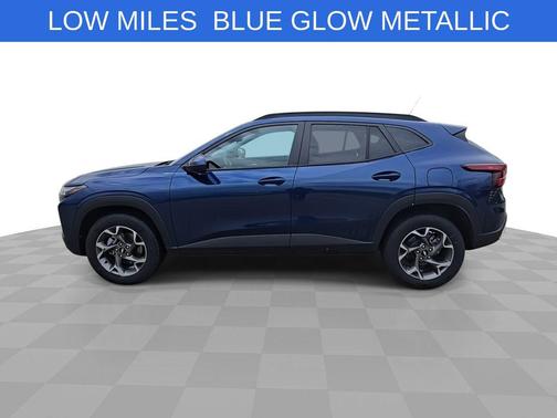 Blue Glow Metallic 2024 Chevrolet Trax LT