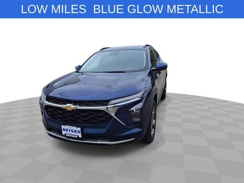 Blue Glow Metallic 2024 Chevrolet Trax LT