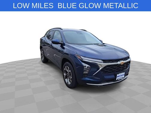 Blue Glow Metallic 2024 Chevrolet Trax LT