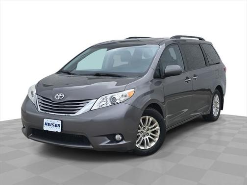 2017 Toyota Sienna XLE