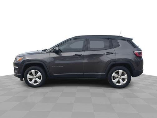 Granite Crystal Metallic Clearcoat 2018 Jeep Compass Latitude