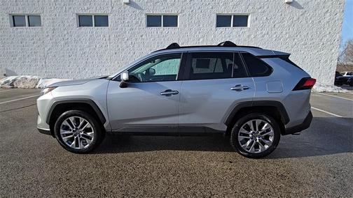 2022 Toyota RAV4 XLE Premium