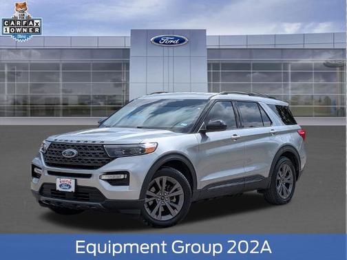 ICONIC SILVER METALLIC 2023 Ford Explorer XLT