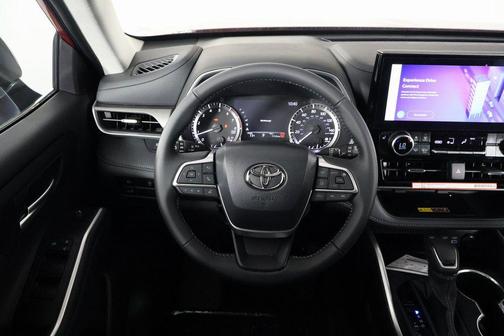 2025 Toyota Highlander XLE