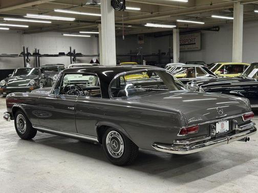 1969 Mercedes-Benz 280SE Base
