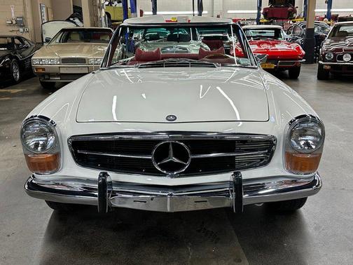 1969 Mercedes-Benz 280SL 