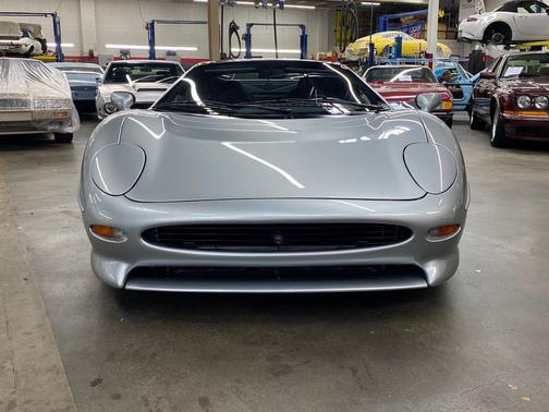 1994 Jaguar XJ220 Base