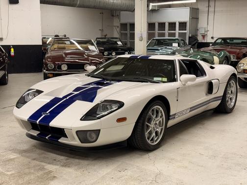 Centennial White Clearcoat 2005 Ford GT Coupe
