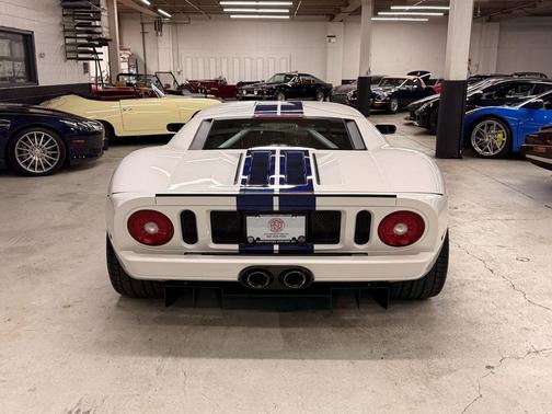 Centennial White Clearcoat 2005 Ford GT Coupe