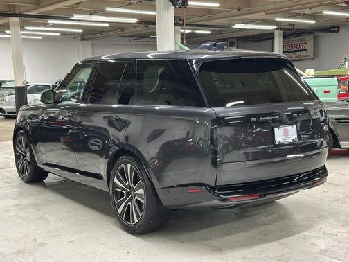 2023 Land Rover Range Rover P530 SE