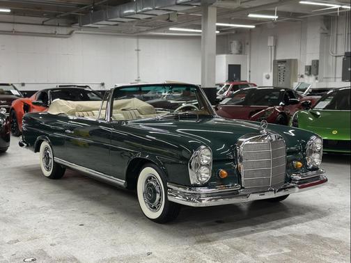 Green 1965 Mercedes-Benz 220SE