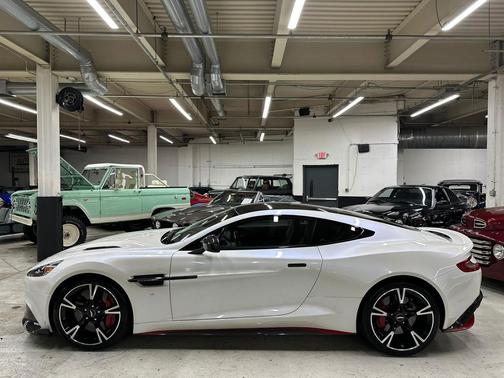 White 2018 Aston Martin Vanquish S