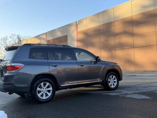 Black 2012 Toyota Highlander SE