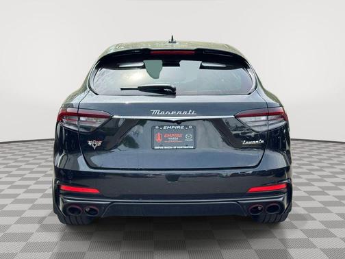 Nero Ribelle Metallic 2022 Maserati Levante Trofeo