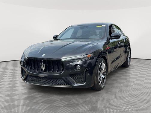 Nero Ribelle Metallic 2022 Maserati Levante Trofeo