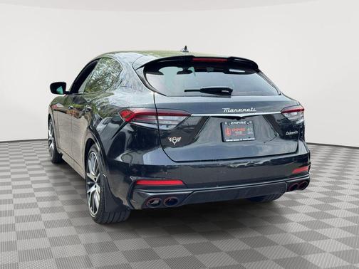 Nero Ribelle Metallic 2022 Maserati Levante Trofeo