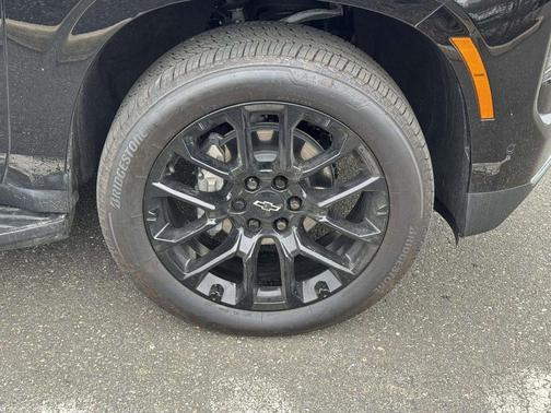 Black 2025 Chevrolet Suburban High Country