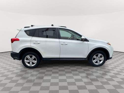 Super White 2013 Toyota RAV4 XLE