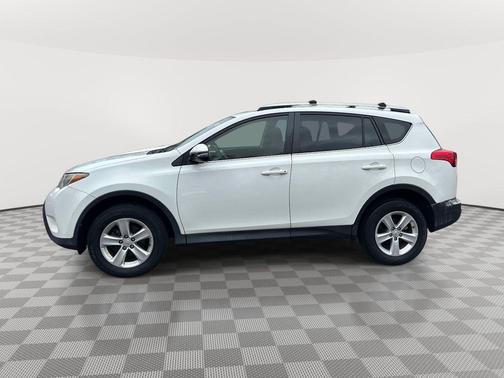 Super White 2013 Toyota RAV4 XLE