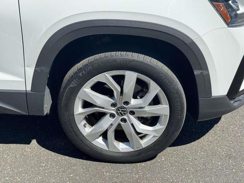 Pure White 2023 Volkswagen Taos 1.5T S