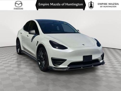 Pearl White Multi 2023 Tesla Model Y Performance