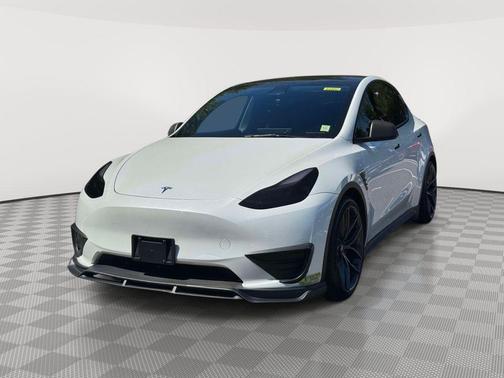 Pearl White Multi 2023 Tesla Model Y Performance
