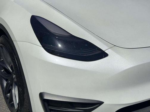 Pearl White Multi 2023 Tesla Model Y Performance