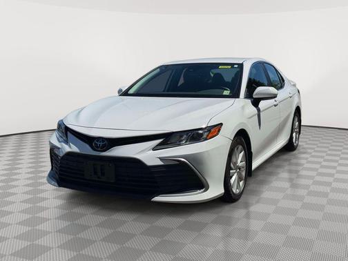 White 2022 Toyota Camry LE