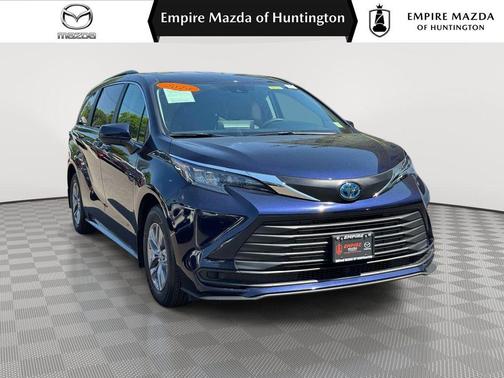 Black 2024 Toyota Sienna LE