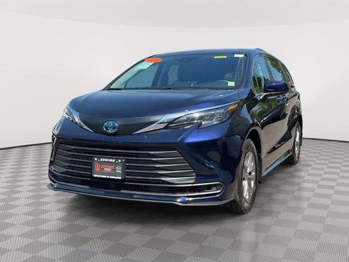 Black 2024 Toyota Sienna LE