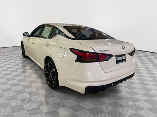 Glacier White 2024 Nissan Altima 2.5 SR